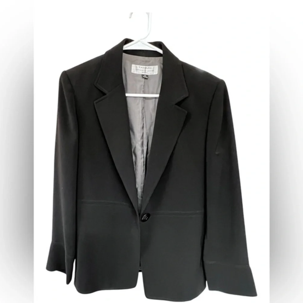 Tahari Women’s Classic Black Blazer